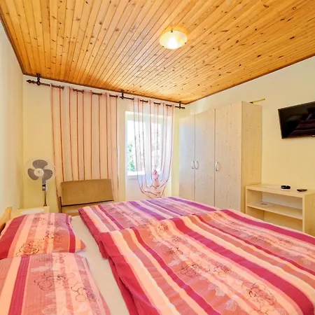 Gæstehus Milica Palit 3*